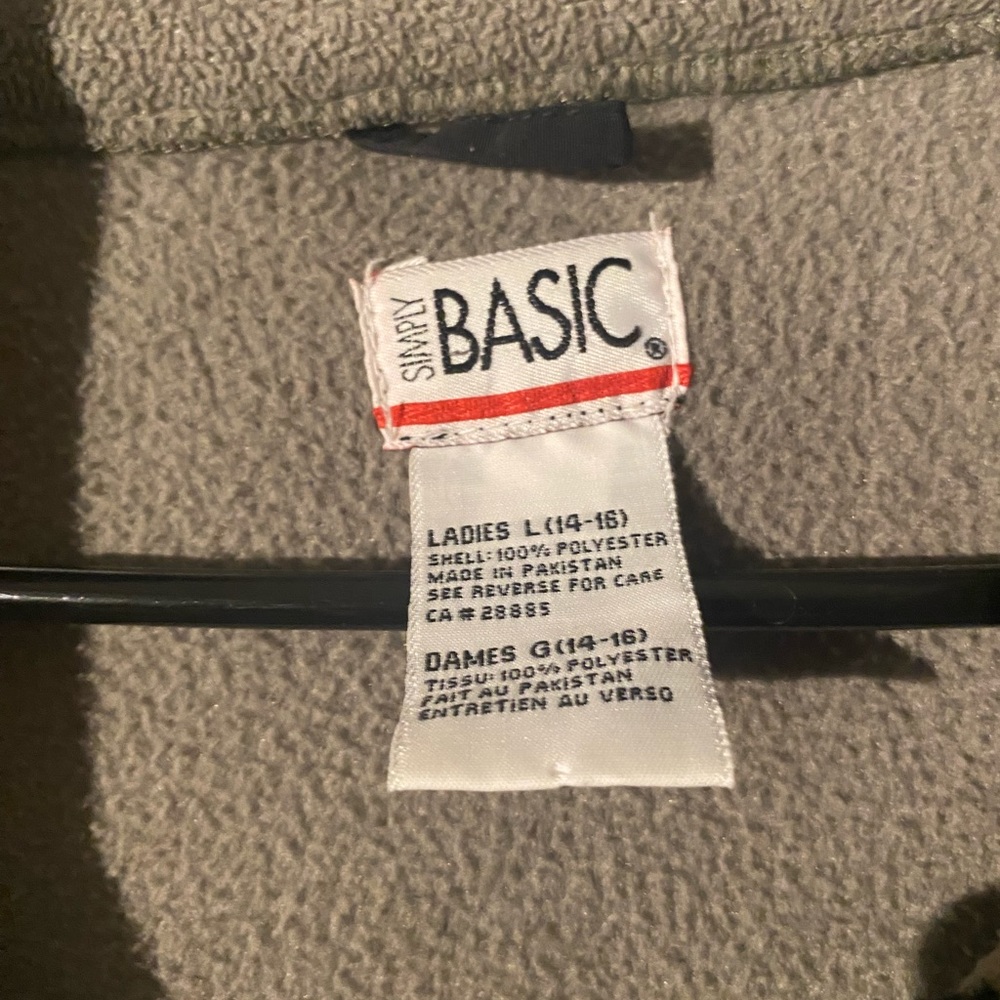 Simply Basic Two-Tone Fleece - Picture 3 of 5